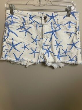 Escales White Denim Jean Shorts with Blue Starfish Print - Casual Summer Style